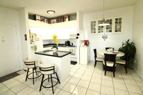 Condo in Tamarac, Florida, 2 bedrooms  № 2250821