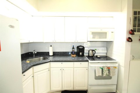 Condo in Tamarac, Florida, 2 bedrooms  № 2250821 - photo 9