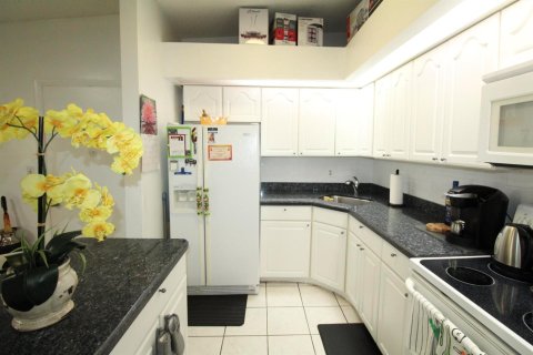 Condo in Tamarac, Florida, 2 bedrooms  № 2250821 - photo 7