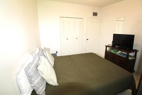 Condo in Tamarac, Florida, 2 bedrooms  № 2250821 - photo 19