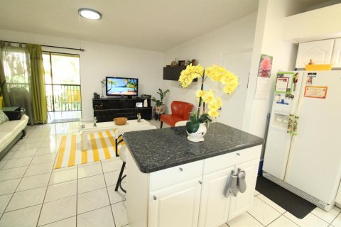 Condo in Tamarac, Florida, 2 bedrooms  № 2250821 - photo 8
