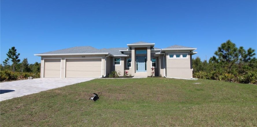 Casa en Port Charlotte, Florida 3 dormitorios, 150.69 m2 № 1572327