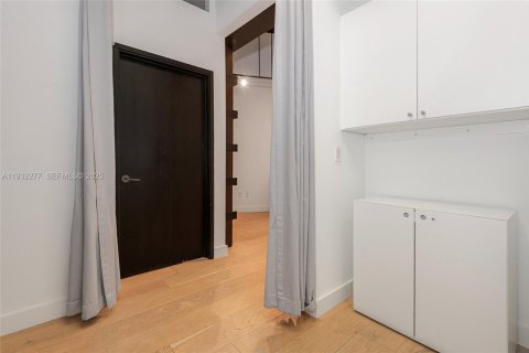 Купить коммерческую недвижимость в Корал-Гейблс, Флорида № 2088810 - фото 11