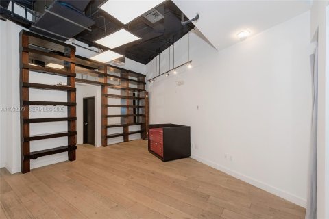 Купить коммерческую недвижимость в Корал-Гейблс, Флорида № 2088810 - фото 2