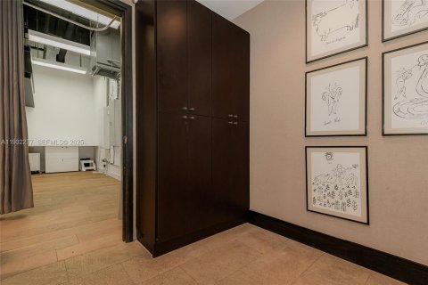 Купить коммерческую недвижимость в Корал-Гейблс, Флорида № 2088810 - фото 13