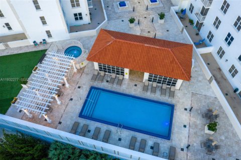 Купить коммерческую недвижимость в Корал-Гейблс, Флорида № 2088810 - фото 16