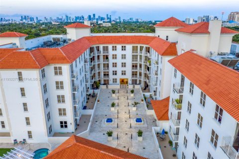 Купить коммерческую недвижимость в Корал-Гейблс, Флорида № 2088810 - фото 17