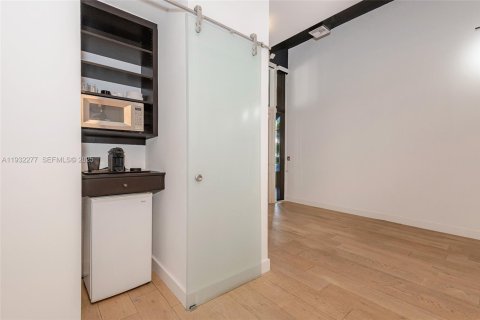Купить коммерческую недвижимость в Корал-Гейблс, Флорида № 2088810 - фото 7