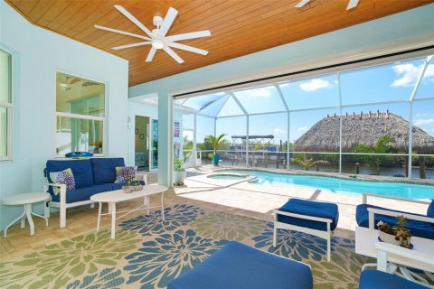 House in Port Charlotte, Florida 3 bedrooms, 197.42 sq.m. № 2142986 - photo 11