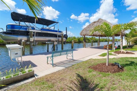 House in Port Charlotte, Florida 3 bedrooms, 197.42 sq.m. № 2142986 - photo 26