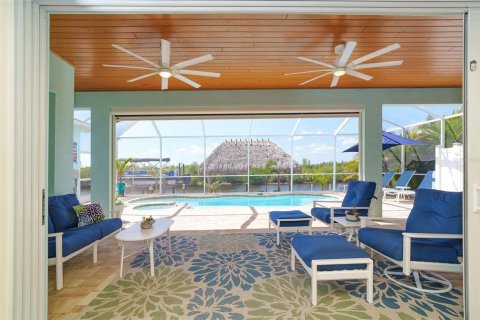 House in Port Charlotte, Florida 3 bedrooms, 197.42 sq.m. № 2142986 - photo 7