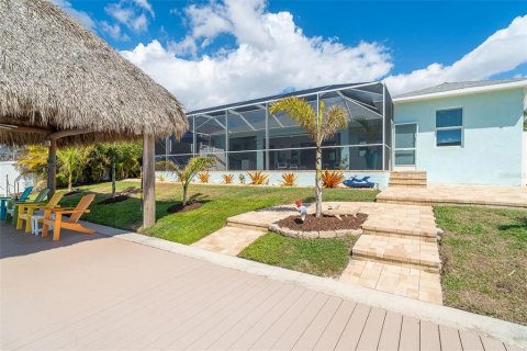 House in Port Charlotte, Florida 3 bedrooms, 197.42 sq.m. № 2142986 - photo 30