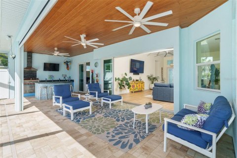 House in Port Charlotte, Florida 3 bedrooms, 197.42 sq.m. № 2142986 - photo 8