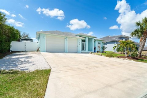 House in Port Charlotte, Florida 3 bedrooms, 197.42 sq.m. № 2142986 - photo 5