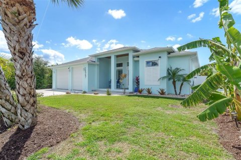 House in Port Charlotte, Florida 3 bedrooms, 197.42 sq.m. № 2142986 - photo 2