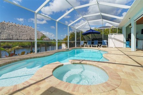 House in Port Charlotte, Florida 3 bedrooms, 197.42 sq.m. № 2142986 - photo 19
