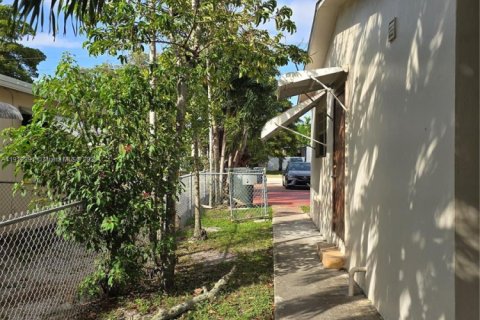 Купить виллу или дом в Вирджиния-Гарденс, Флорида 3 спальни, 104.79м2, № 1969810 - фото 21