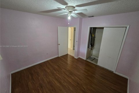 Купить виллу или дом в Вирджиния-Гарденс, Флорида 3 спальни, 104.79м2, № 1969810 - фото 17