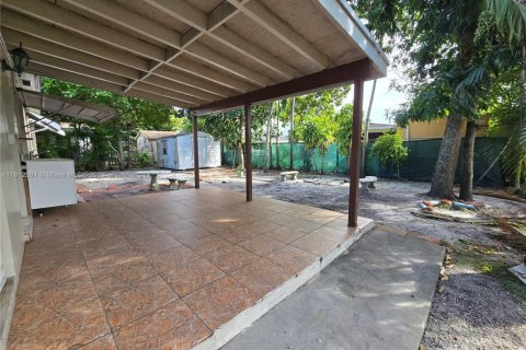 Купить виллу или дом в Вирджиния-Гарденс, Флорида 3 спальни, 104.79м2, № 1969810 - фото 18