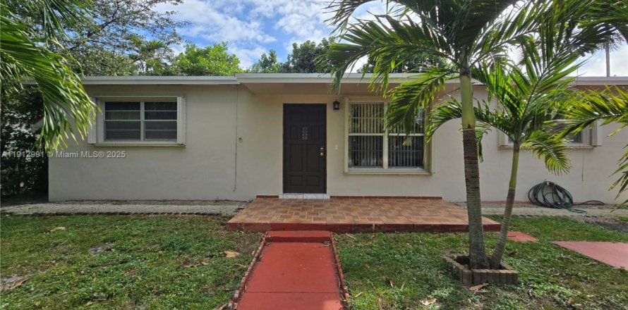 Дом в Вирджиния-Гарденс, Флорида 3 спальни, 104.79м2 № 1969810