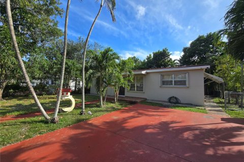 Купить виллу или дом в Вирджиния-Гарденс, Флорида 3 спальни, 104.79м2, № 1969810 - фото 3