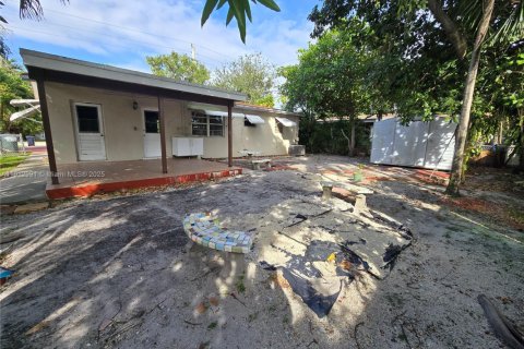 Купить виллу или дом в Вирджиния-Гарденс, Флорида 3 спальни, 104.79м2, № 1969810 - фото 20