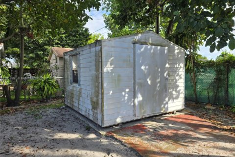 Купить виллу или дом в Вирджиния-Гарденс, Флорида 3 спальни, 104.79м2, № 1969810 - фото 23