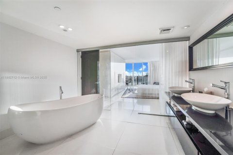 Condominio en venta en Miami Beach, Florida, 2 dormitorios, 176.51 m2 № 1890484 - foto 12