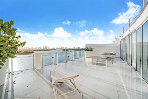 Condominio en venta en Miami Beach, Florida, 2 dormitorios, 176.51 m2 № 1890484 - foto 2