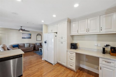 House in Indian Rocks Beach, Florida 3 bedrooms, 150.87 sq.m. № 1540002 - photo 14