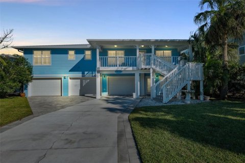 House in Indian Rocks Beach, Florida 3 bedrooms, 150.87 sq.m. № 1540002 - photo 1