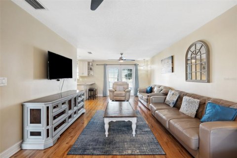 House in Indian Rocks Beach, Florida 3 bedrooms, 150.87 sq.m. № 1540002 - photo 8