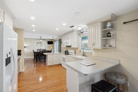 House in Indian Rocks Beach, Florida 3 bedrooms, 150.87 sq.m. № 1540002 - photo 10