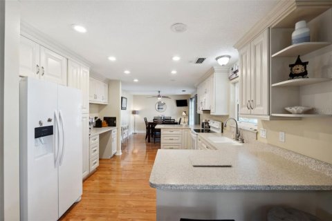 House in Indian Rocks Beach, Florida 3 bedrooms, 150.87 sq.m. № 1540002 - photo 11
