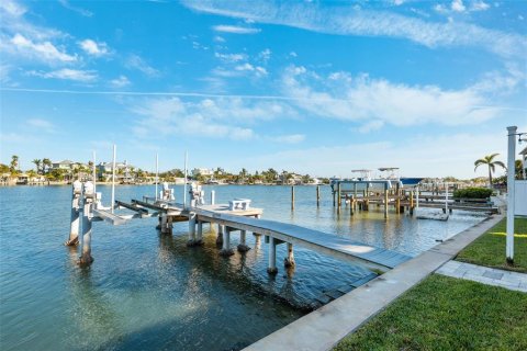 House in Indian Rocks Beach, Florida 3 bedrooms, 150.87 sq.m. № 1540002 - photo 2