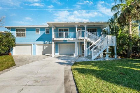 House in Indian Rocks Beach, Florida 3 bedrooms, 150.87 sq.m. № 1540002 - photo 3