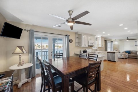 House in Indian Rocks Beach, Florida 3 bedrooms, 150.87 sq.m. № 1540002 - photo 16