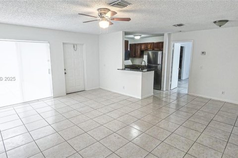 Снять в аренду кондоминиум в Бойнтон-Бич, Флорида 2 спальни, 80.27м2, № 1984092 - фото 4