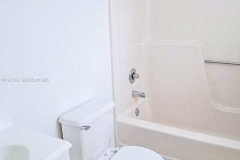 Снять в аренду кондоминиум в Бойнтон-Бич, Флорида 2 спальни, 80.27м2, № 1984092 - фото 13