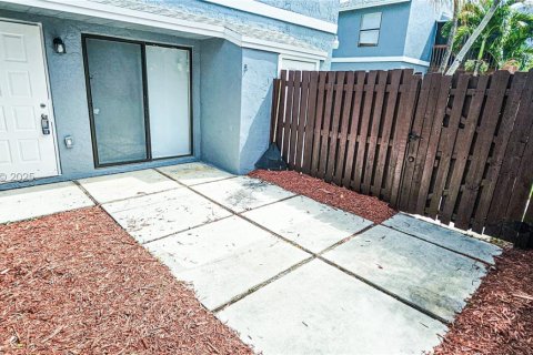 Снять в аренду кондоминиум в Бойнтон-Бич, Флорида 2 спальни, 80.27м2, № 1984092 - фото 1