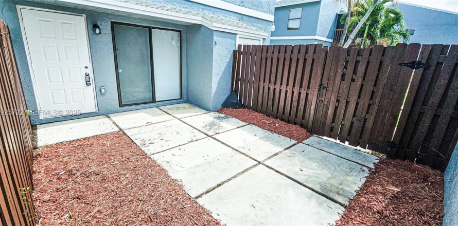 Кондоминиум с 2 спальнями в Бойнтон-Бич, Флорида № 1984092