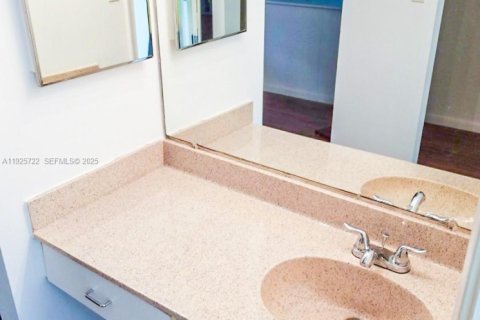 Снять в аренду кондоминиум в Бойнтон-Бич, Флорида 2 спальни, 80.27м2, № 1984092 - фото 11