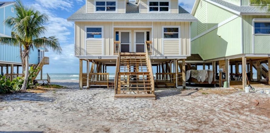 House in Placida, Florida 2 bedrooms, 125.14 sq.m. № 2228350
