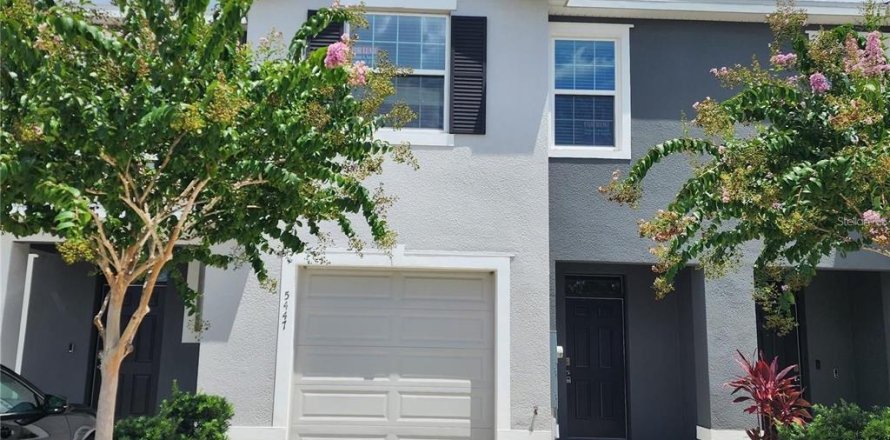 Townhouse in Wildwood, Florida 3 bedrooms, 156.82 sq.m. № 1873302
