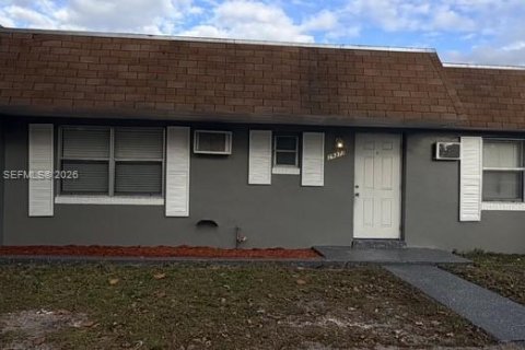 Touwnhouse à louer à Miami Gardens, Floride: 2 chambres, 94.67 m2 № 2019699 - photo 1