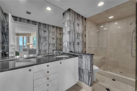 Condo in Miami Beach, Florida, 1 bedroom  № 2059695 - photo 17
