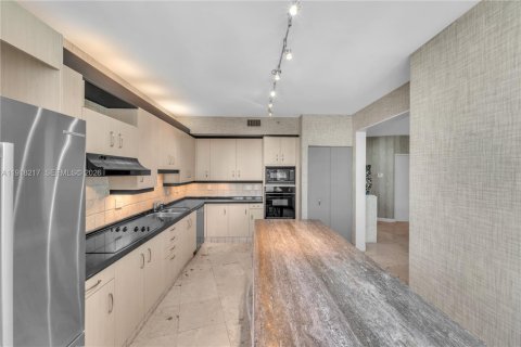 Condo in Miami Beach, Florida, 1 bedroom  № 2059695 - photo 10