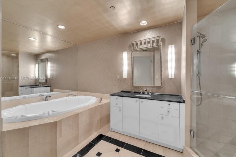 Condo in Miami Beach, Florida, 1 bedroom  № 2059695 - photo 15