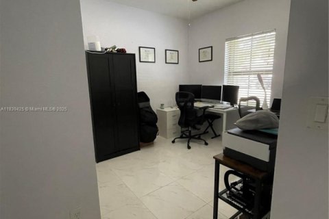 House in Homestead, Florida 4 bedrooms, 155.15 sq.m. № 1829015 - photo 14