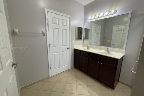 House in Homestead, Florida 4 bedrooms, 155.15 sq.m. № 1829015 - photo 11